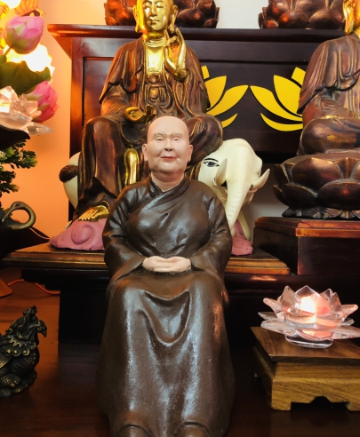 Tượng sư bà Hải Triều Âm