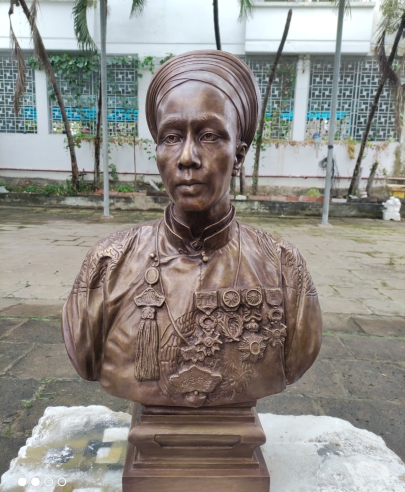 Tượng Trương Vĩnh Ký