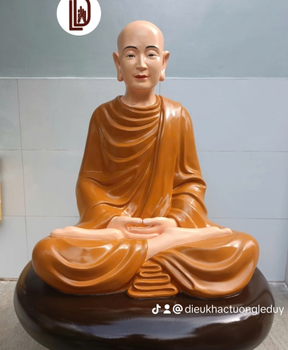 Tượng tổ sư Ni Kiều Đàm Di