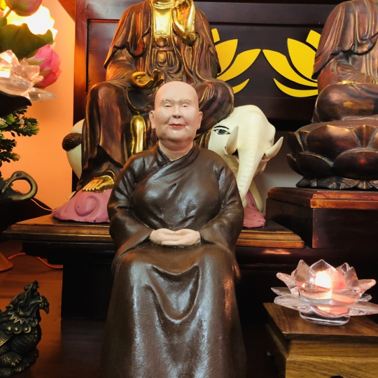 Tượng sư bà Hải Triều Âm