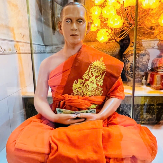 tượng sư chùa Wat Prom