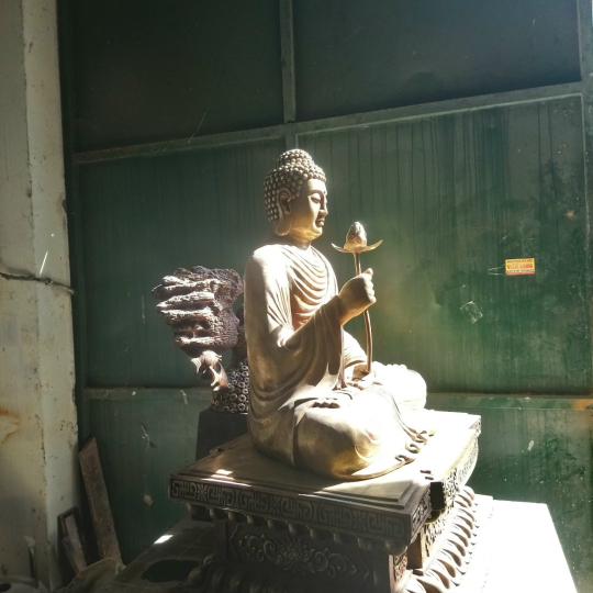 Tượng Bổn Sư Thích Ca Mâu Ni Cầm Hoa Sen