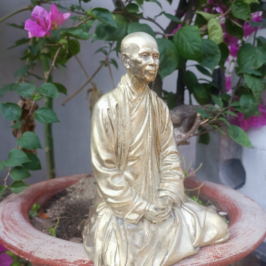 Tượng thiền sư Thích Nhất Hạnh