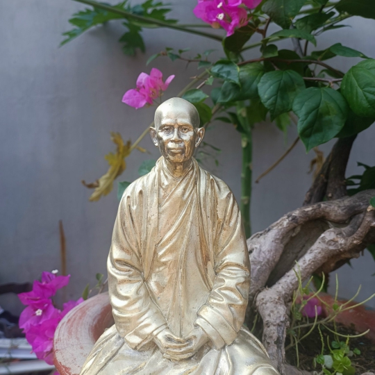 Tượng thiền sư Thích Nhất Hạnh
