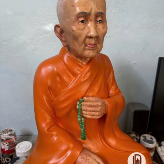 Tượng chân dung cụ bà