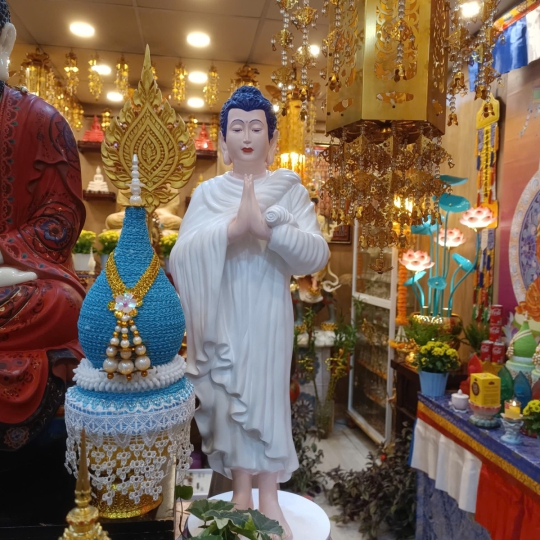 Tượng Phật dáng đứng