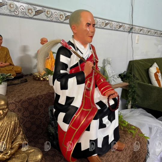 Tượng thầy Thích Trí Trung