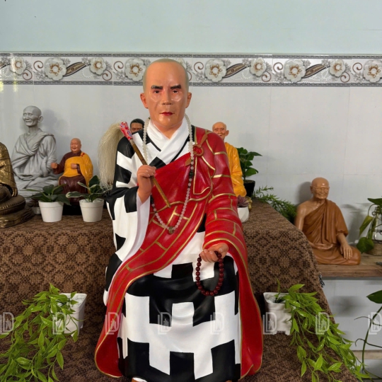 Tượng thầy Thích Trí Trung