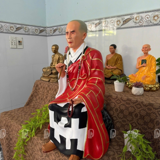 Tượng thầy Thích Trí Trung